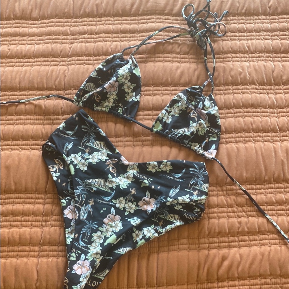 Skatie Vintage Hawaiian Print Bikini Set (Please read description for sizes)